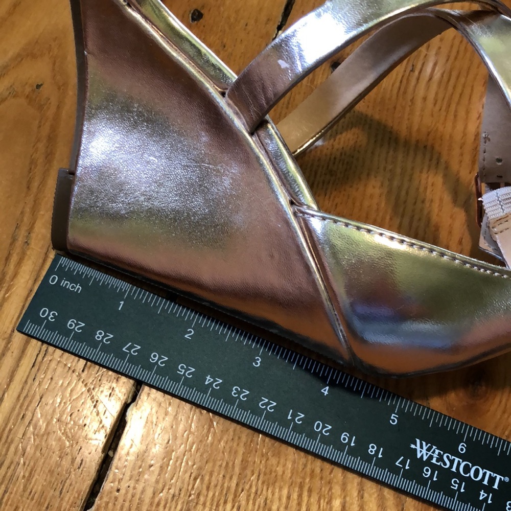 Gold strappy heels - Picture 10 of 10